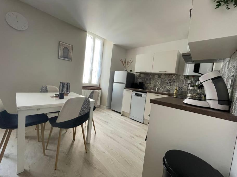 Appartamento T2 Refait A Neuf Sur Le Theme Oriental Rodez Esterno foto