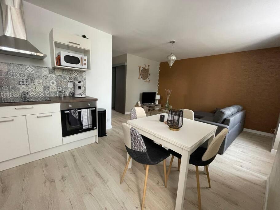 Appartamento T2 Refait A Neuf Sur Le Theme Oriental Rodez Esterno foto